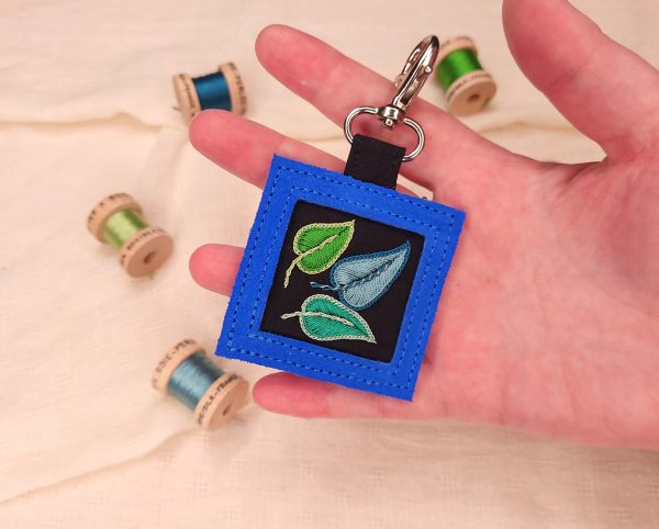 3 feuilles bleu vert